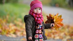Как одеть ребенка старше 3 лет под осеннюю курточку по погоде