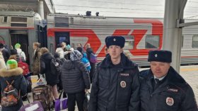 Транспортные полицейские обеспечили безопасное путешествие возвращавшимся поездом с отдыха юным белгородцам