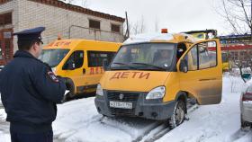 Верхнесалдинская городская прокуратура совместно с сотрудниками Госавтоинспекции проверили проверку школьных автобусов