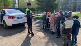Сотрудники Госавтоинспекции познакомили воспитанников детского сада  № 41 с патрульным автомобилем