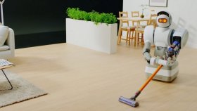Автономный робот в Японии занимается обслуживанием палат в доме престарелых