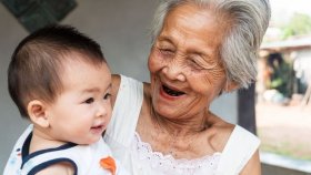 В японских домах престарелых будут работать младенцы