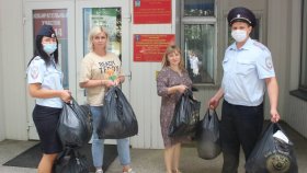 В Белгороде транспортные полицейские присоединились к акции «Помоги собраться в школу»