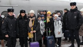 Сотрудники Белгородского ЛО МВД России на транспорте сопроводили группу детей на отдых в Нижний Новгород