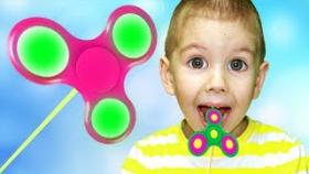 Вредный ребенок ест конфеты спиннеры Видео для детей 0+