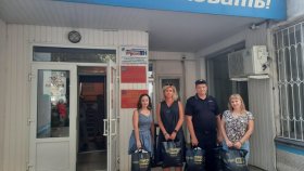 В Белгороде транспортные полицейский присоединились к акции «Помоги собраться в школу»