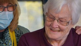 В Канаде мать и дочь встретились после 80-летней разлуки
