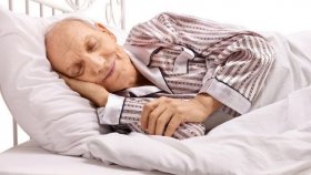 Ученые выяснили, почему пожилые люди много спят