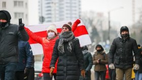 Беларусь продолжает протестовать дворами.