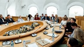 В Госдуме в рамках круглого стола обсудили новую модель взаимодействия бизнеса и государства