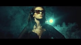 Горячая девушка диджей Julia Turano