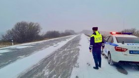 Госавтоинспекция Свердловской области призывает водителей изменить стиль вождения в связи со снегопадом и сложной дорожной обстановкой