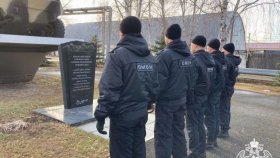 В День сил специального назначения бойцы Росгвардии почтили память боевых товарищей в Тюмени