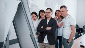 Симпатия, а не сила: тайна истинного лидерства у приматов