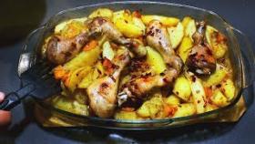 Простой и бюджетный рецепт ужина. Курица с картошкой в духовке