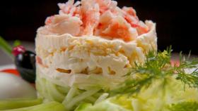 Как приготовить салат из крабового мяса
