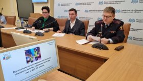 Главный госавтоинспектор Свердловской области обратился к родителям на областном собрании по безопасности зимой