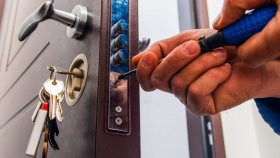 Установка замков в Екатеринбурге: профессиональный подход к безопасности вашего дома
