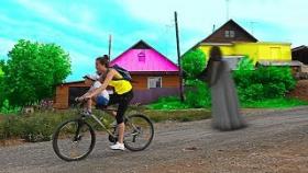 Преследуем бабулю в реальной жизни отправляемся на поиски Хелпика в дом бабули Рома Хелпик 27 серия