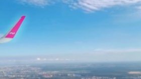 Видео из иллюминатора самолёта.  Сняла Смирнова Лиза 5 лет