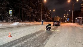 Сотрудники Госавтоинспекции устанавливают обстоятельства ДТП, в результате которого пострадал пешеход