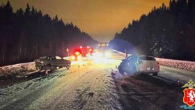 Обстоятельства ДТП с тремя пострадавшими под Березовским устанавливают автоинспекторы