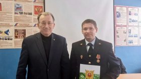 Представители Общественного совета при ГУ МВД России по Свердловской области отметили героизм автоинспекторов, спасших пожилую пару из пожара