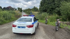 Сотрудники Госавтоинспекции задержали подростка без прав за рулём питбайка в Нижней Салде