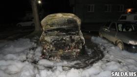 Полиция возбудила уголовное дело по факту поджога автомашины