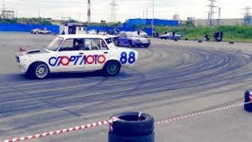 Сегодня на районе было жарко. Автогонки