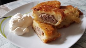Ну просто бомбически ВКУСНО! Картофельные драники с фаршем внутри.
