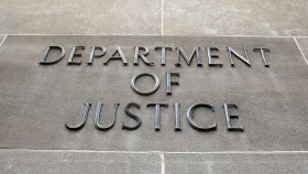 Министерство юстиции США не хочет расследовать факт распространения коронавируса в дома для пожилых лиц