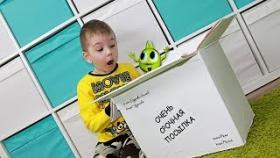 Странная посылка. Что оказалось в коробке? Видео для детей. 1 серия Рома и Хелпик