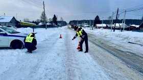 Госавтоинспекция устанавливает обстоятельства смертельного ДТП с участием пешехода в Полевском районе