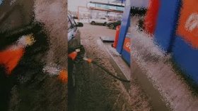 Лада Веста на заправке