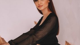 Талантливая девушка Настя Новаковская (музыка)