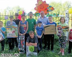 Одна семья — дети и воспитатели