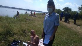 Полицейские с утра и до позднего вечера патрулируют водоемы, чтобы не допустить гибели детей