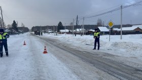 Сотрудниками Госавтоинспекции установлены предварительные обстоятельства дорожно-транспортного происшествия со смертельным исходом, произошедшего утром 16 февраля в Полевском муниципальном округе