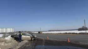 В Каменске-Уральском автоинспекторы устанавливают обстоятельства столкновения двух транспортных средств