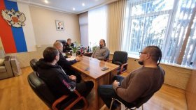 Главный госавтоинспектор Свердловской области провел рабочую встречу с представителями мотосообществ и организаторами мотофестиваля «Движение»