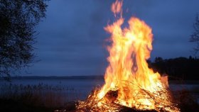 Подмосковье вошло в топ-3 по сумме возмещений ущерба из-за пожаров на дачах