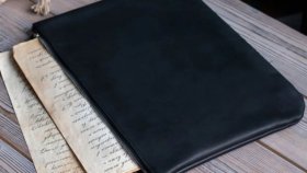 Как выбрать кожаную папку для документов?