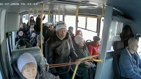 Полицейские обращаются к салдинцам с просьбой помочь установить личность мужчины, который нанес несколько ударов ногой беременной женщине