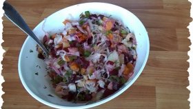 Классический винегрет с квашеной капустой. Простой видео рецепт