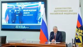 Владимир Колокольцев поздравил сотрудников органов внутренних дел, отличившихся при спасении погибавших, с высокими наградами
