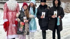 В Старом Осколе «Полицейский Дед Мороз» вышел на «народную тропу».