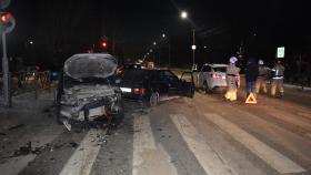Сотрудники ГИБДД выясняют обстоятельства ДТП на улице Парковая города Верхняя Салда