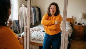 Если сел шерстяной свитер: как правильно вернуть форму.