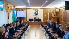 Депутаты Нижневартовска наградили учителей и готовятся принять бюджет-2025